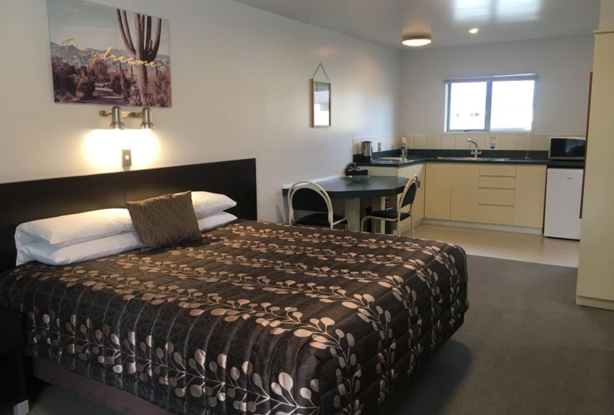 Colonial Manor Motel Κρόμγουελ Δωμάτιο φωτογραφία