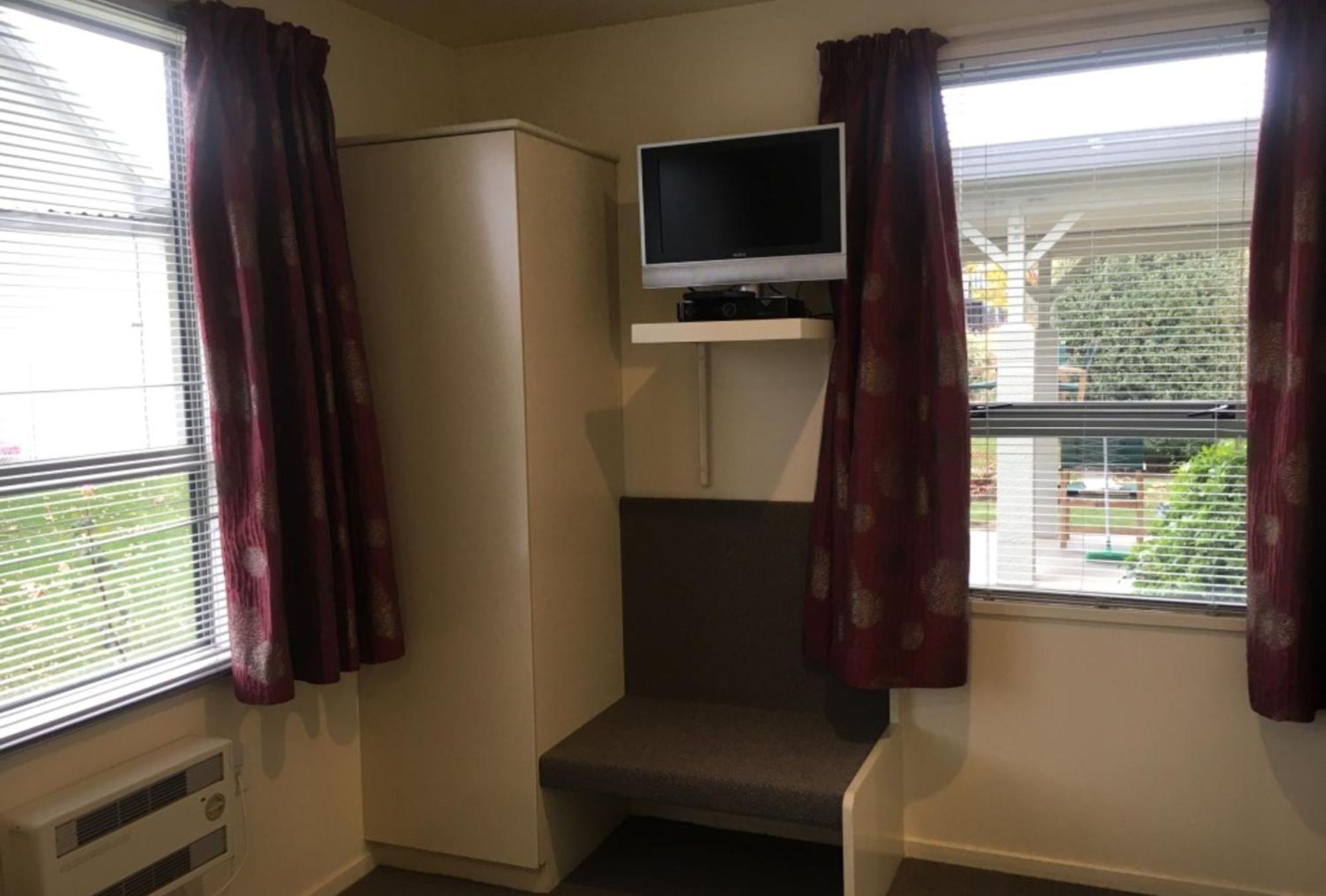 Colonial Manor Motel Κρόμγουελ Δωμάτιο φωτογραφία