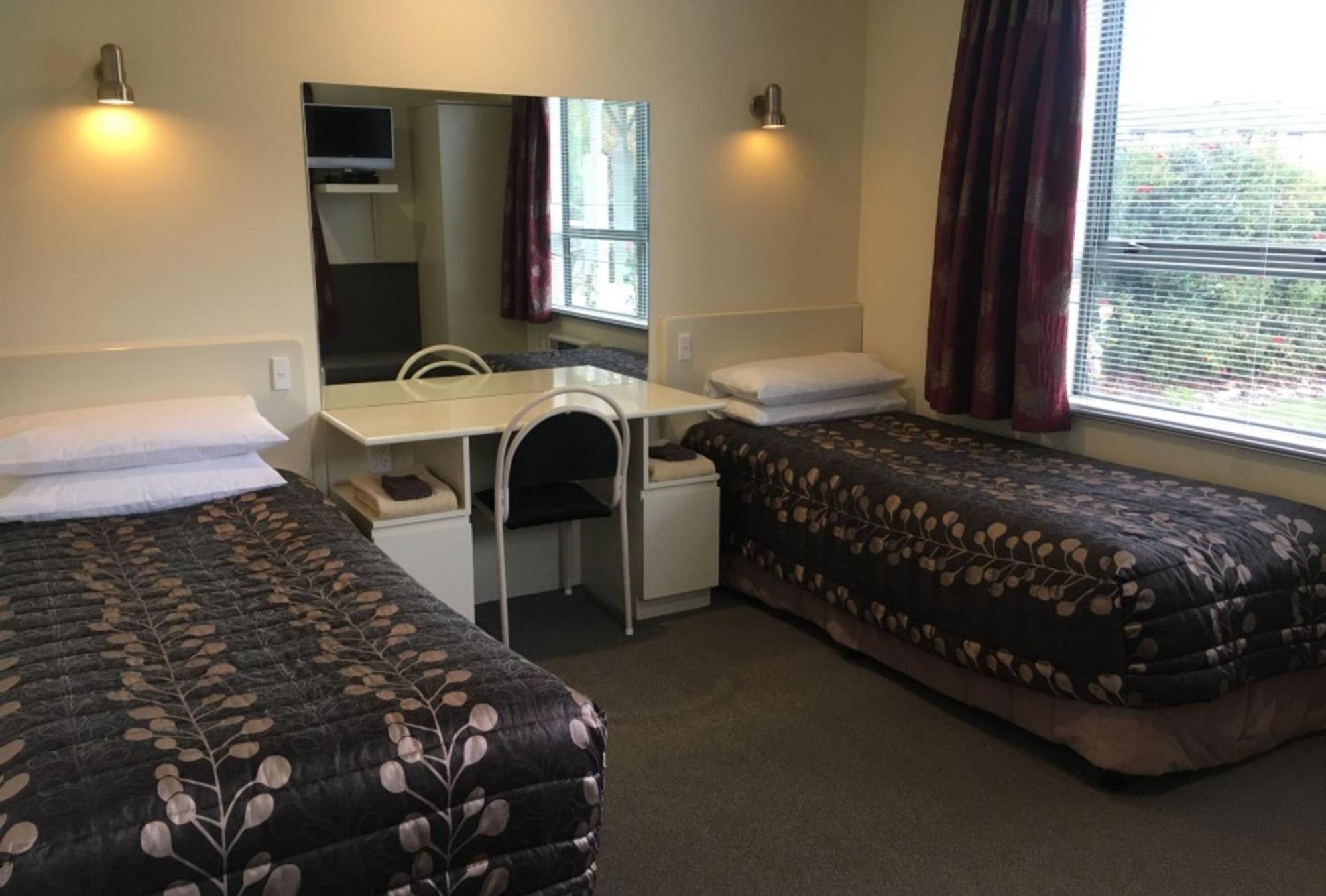 Colonial Manor Motel Κρόμγουελ Δωμάτιο φωτογραφία