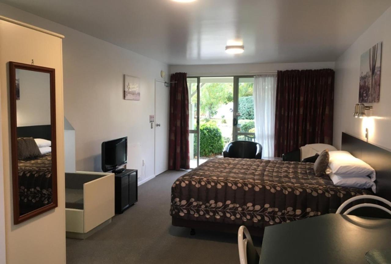Colonial Manor Motel Κρόμγουελ Εξωτερικό φωτογραφία